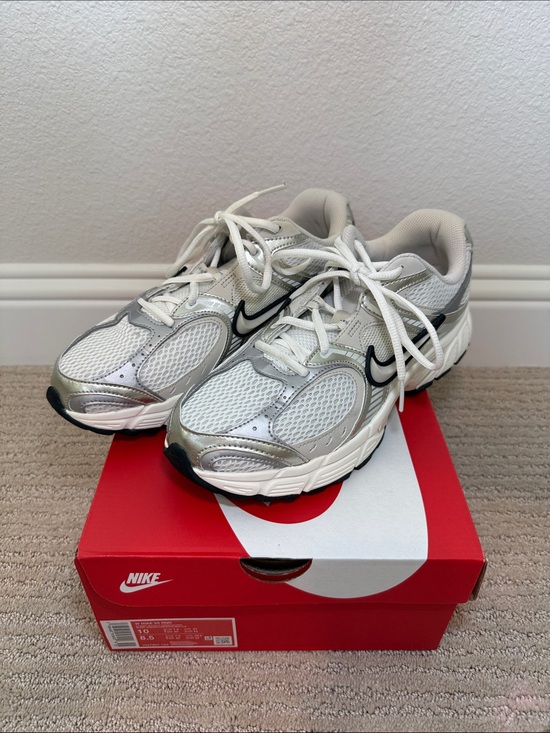 Nike Shoes - Nike V5 RNR Sneakers